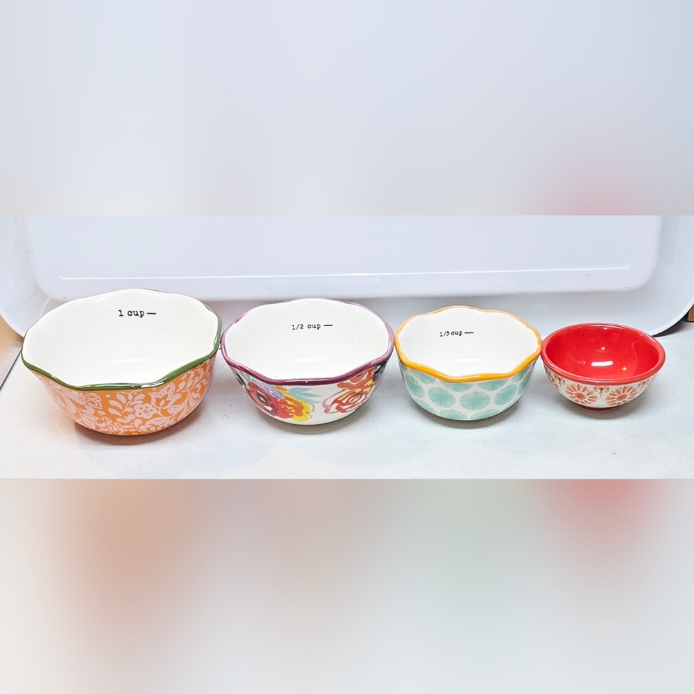 The Pioneer Woman Flea Market Measuring Cups Set See Below